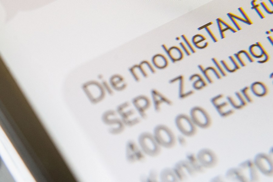 TAN-Verfahren gibt es mehrere. Klar ist: Niemals fragt dich eine Bank per Telefon nach einer TAN-Nummer... (Symbolbild)