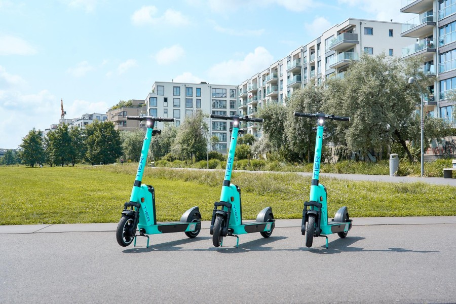 In Braunschweig ärgern sich die Menschen über falsch abgestellte E-Scooter. (Symbolbild)