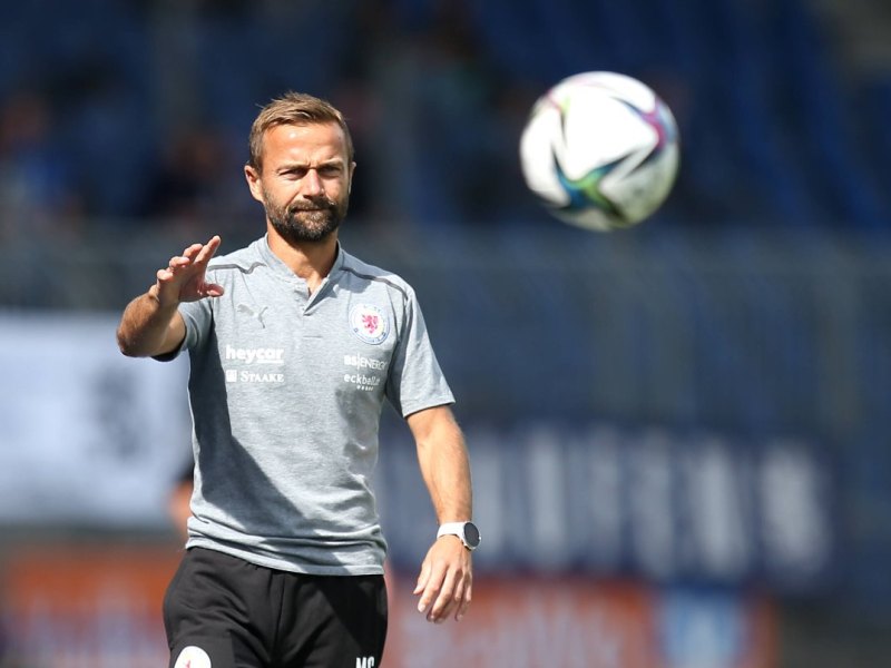 Trainer Michael Schiele Eintracht Braunschweig