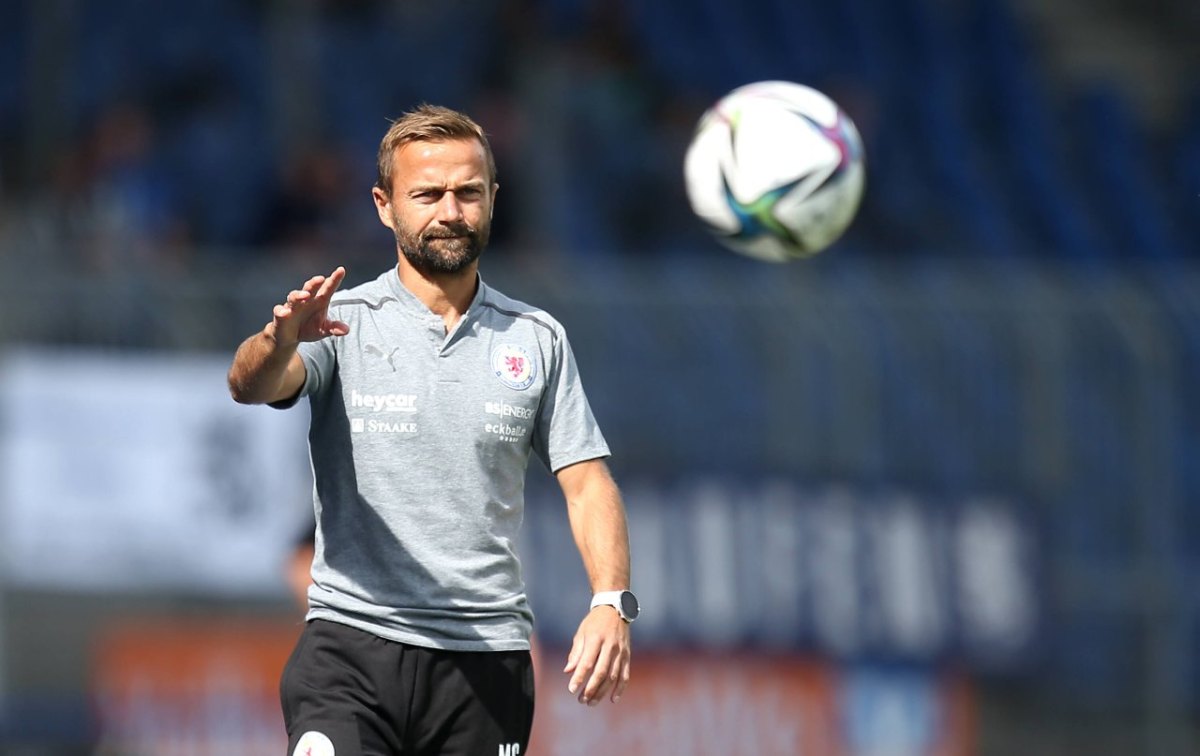 Trainer Michael Schiele Eintracht Braunschweig