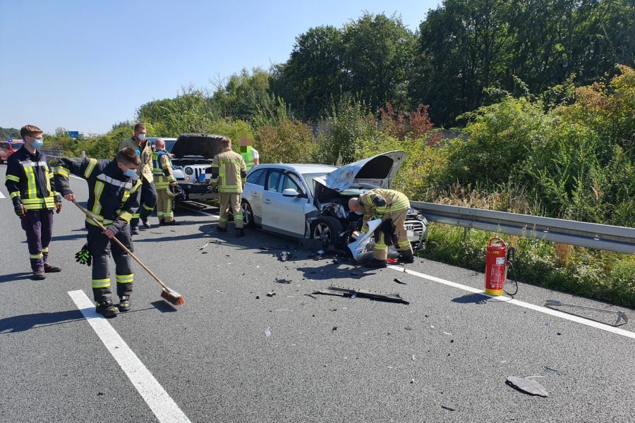 Am Freitagmittag sind auf der A2 bei Helmstedt gleich vier Fahrzeuge ineinander gekracht.