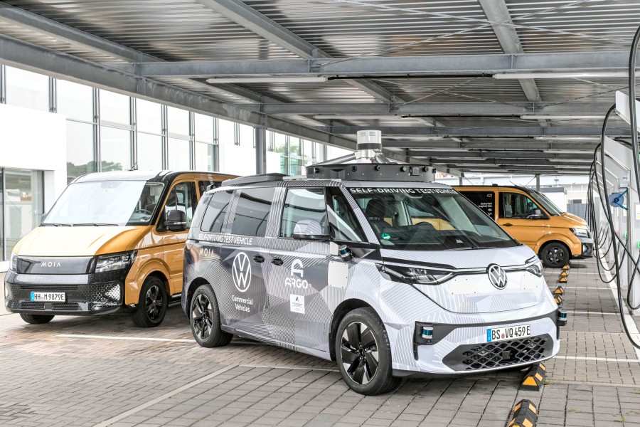 Volkswagen teilt endlich mit, ab wann der Bulli als Elektrofahrzeug zu haben ist.