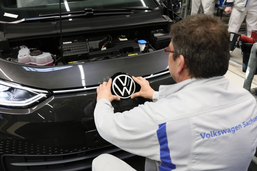 VW will in Sachsen Ladepunkte ausbauen. Davon profitieren dann auch die Mitarbeiter. (Archivbild)