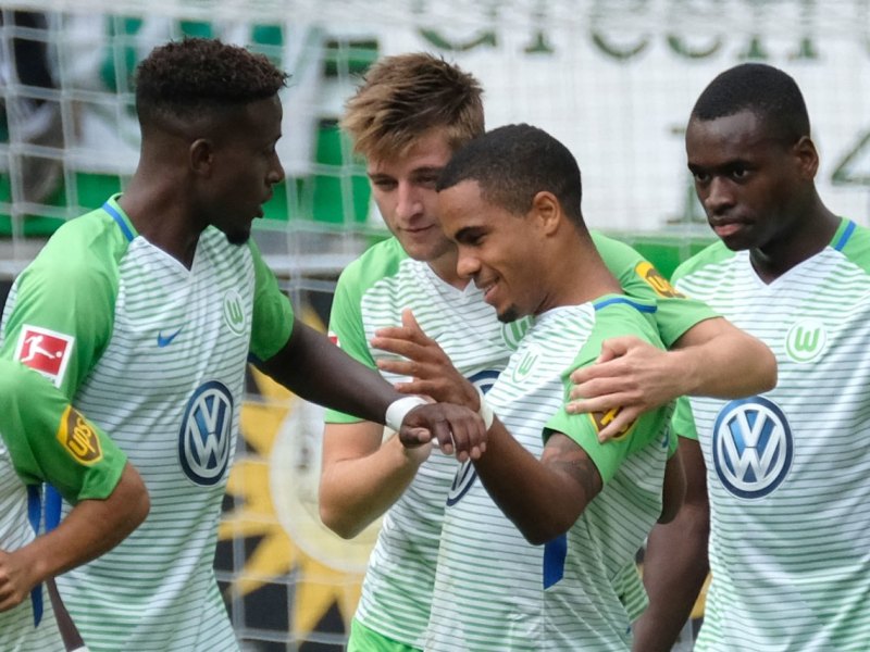 VfL Wolfsburg Didavi Landry.jpg