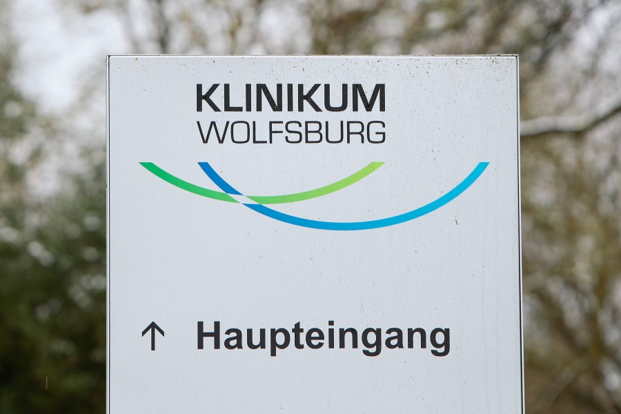 Der 24-Jährige wurde nach der Attacke im Klinikum Wolfsburg behandelt. (Symbolbild).