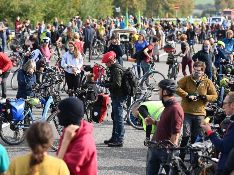 a2 autobahn braunschweig fahrrad aktivisten protest