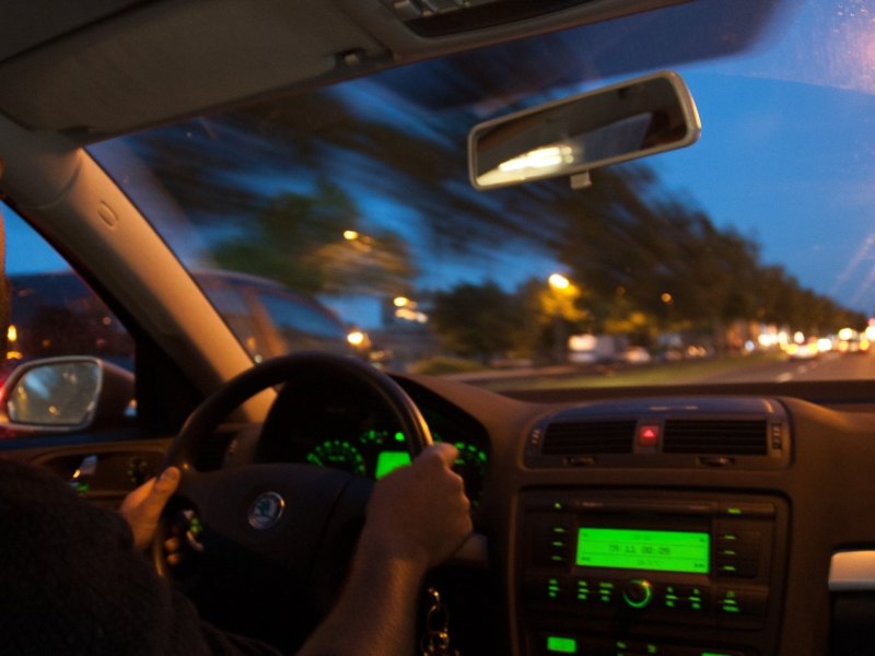 autofahrer nacht abend rückspiegel salzgitter suv