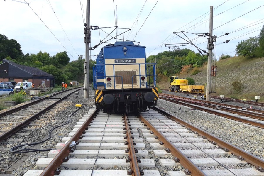 Hannover: Bei Bauarbeiten im Bahnof Jühnde ist eine Rangierlok entgleist. 