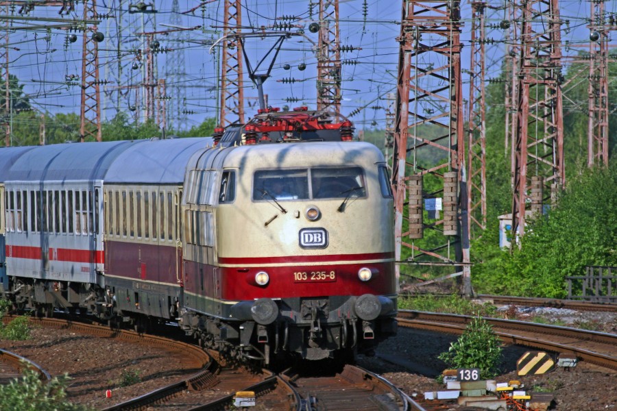 Die Lok der Baureihe 103. 