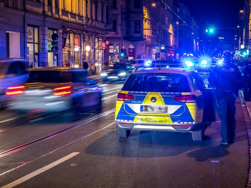 blaulicht polizei abends abend nacht nachts dunkel