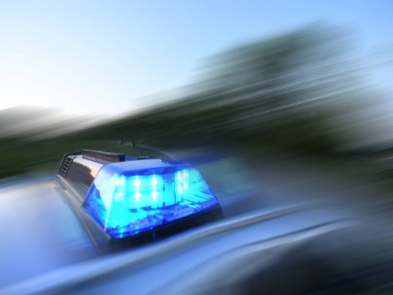 blaulicht polizei einsatz symbolbild
