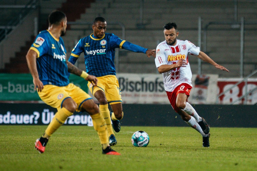 Im Hinspiel gab es für die Eintracht nichts zu holen. Die Braunschweiger verloren in Regensburg mit 0:3. 