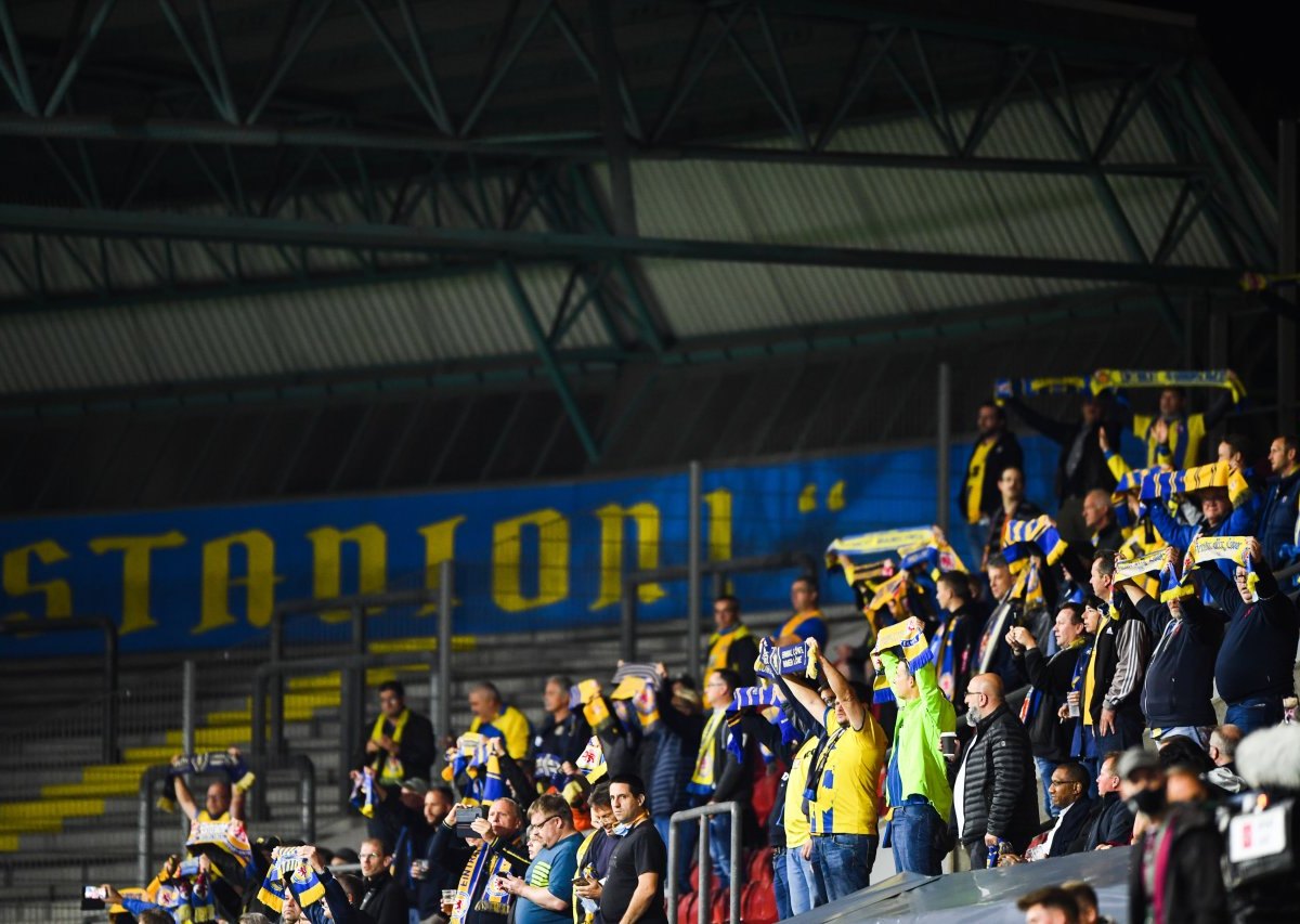 eintracht braunschweig fans tribüne stadion corona impfung viktoria berlin
