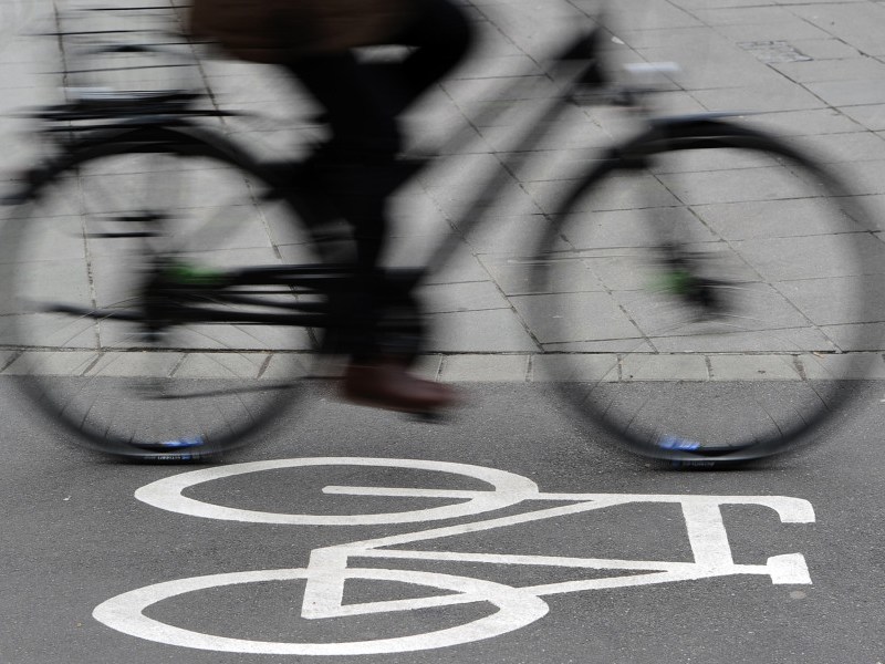 Die Fahrradfahrerin verlor das Bewusstsein. (Symbolbild)
