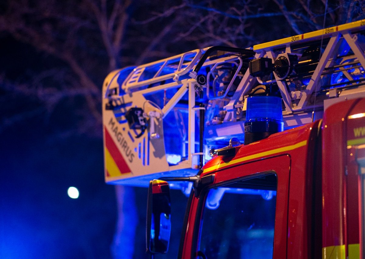 feuerwehr symbolbild wolfsburg sülfeld abends nachts