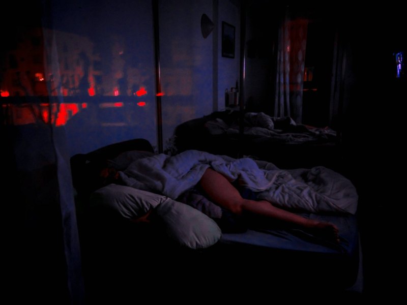 frau schläft im bett nacht harz halberstadt