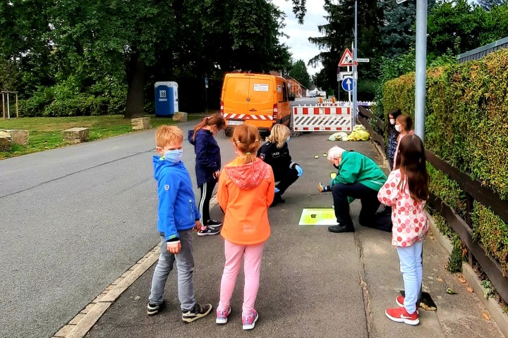 Die Markierungen sollen Verkehrschaos vermeiden. 