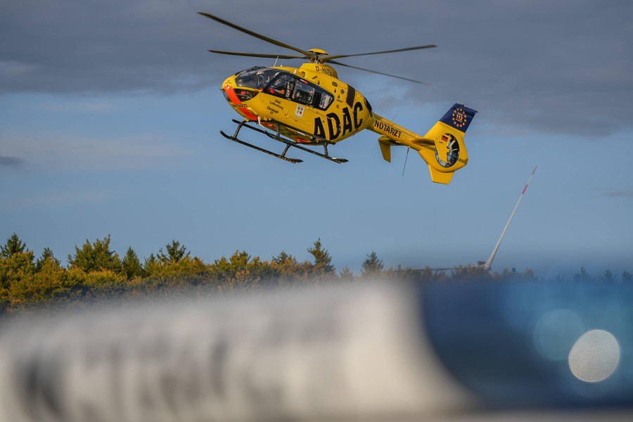 Ein Rettungshubschrauber brachte den Verletzten ins Krankenhaus. (Symbolbild)