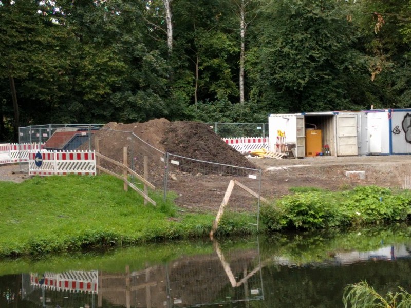 Noch ist Wasser an der Baustelle zu sehen...