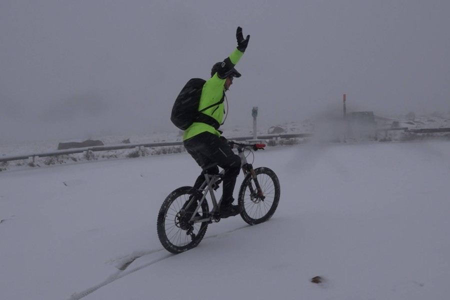 Wintereinbruch auf dem Brocken! Doch so manch ein Besucher trotzte Wind und Wetter. 