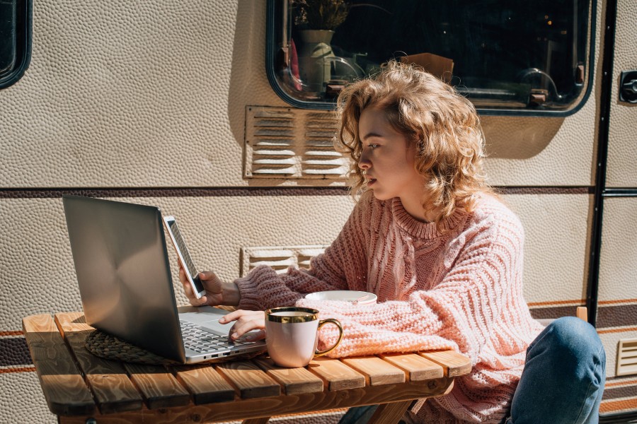 Das Home-Office im Camper kommt bei den Mitarbeitern gut an. (Symbolbild)