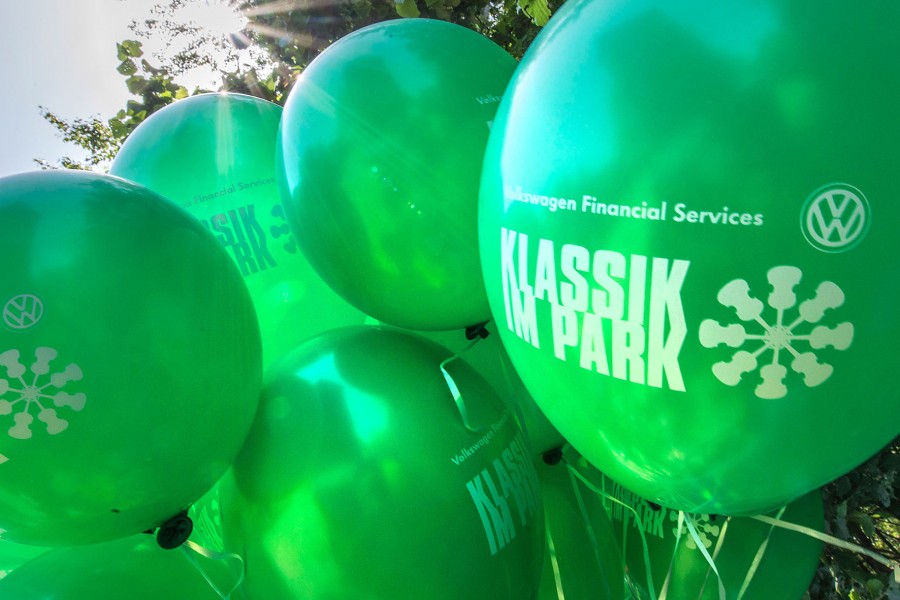 Grüne Luftballons im Bürgerpark...