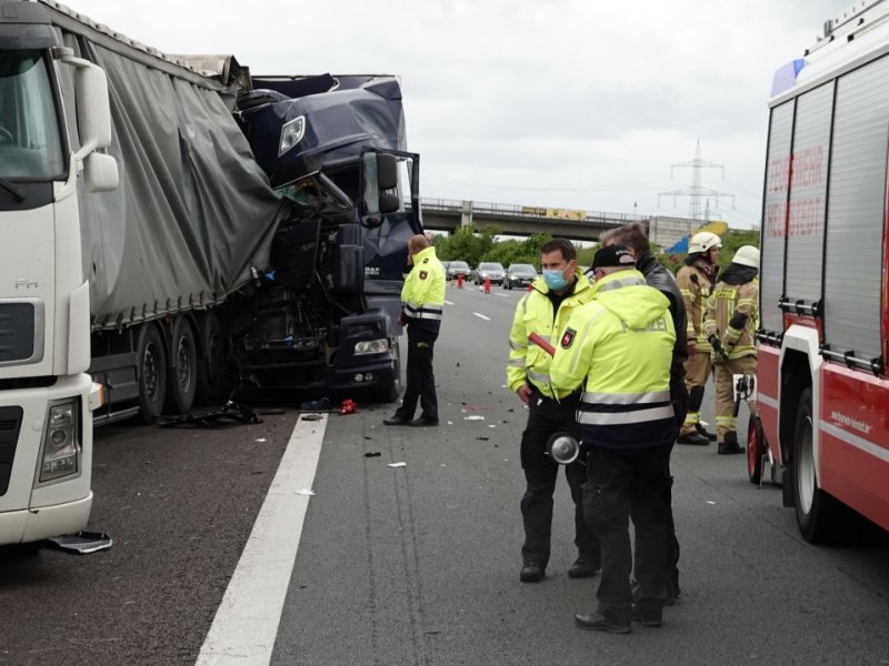 lkw unfall a2 helmstedt rennau stau
