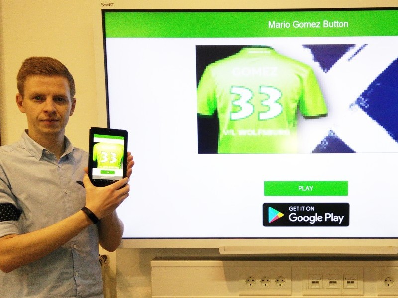 Alexander präsentiert seine App., Mario Gomez - wenn er trifft, klingelt es nicht nur im gegnerischen Tor., So sieht die App aus.