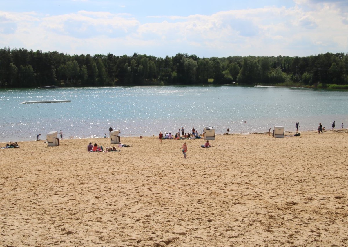 piratenfest bernsteinsee strand.JPG