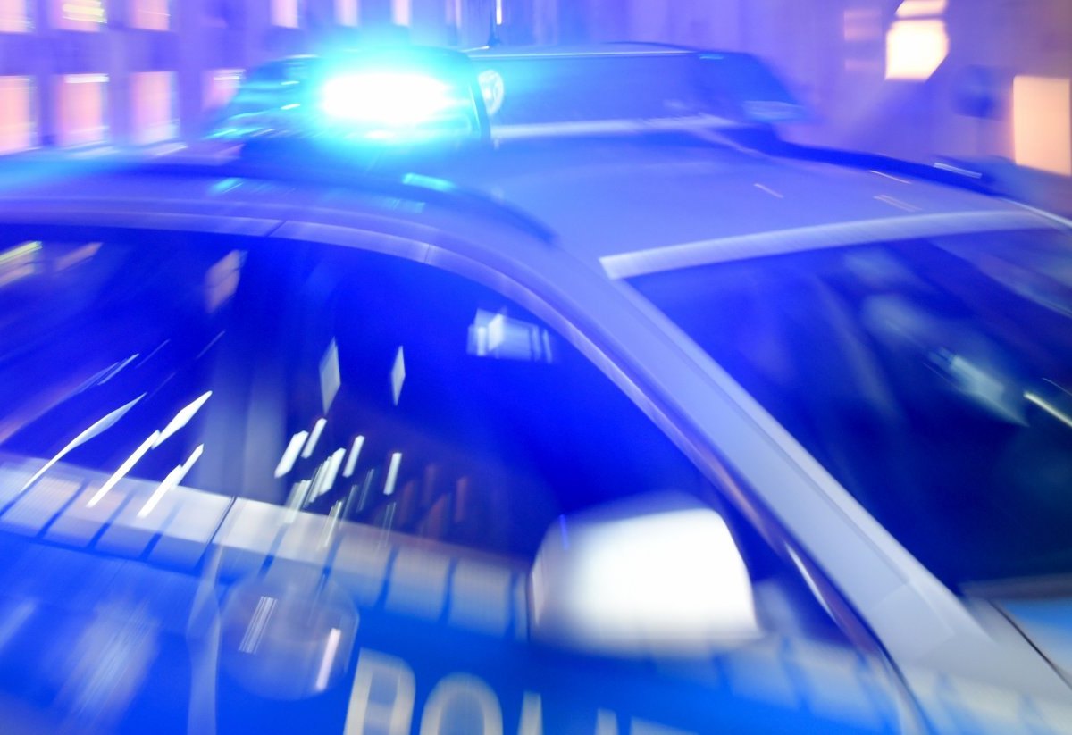 polizei blaulicht abends