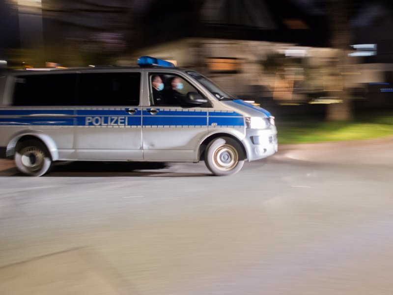 polizei hannover abends nachts nacht streifenwagen