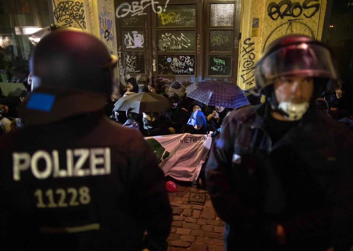 polizei hannover haus besetzer