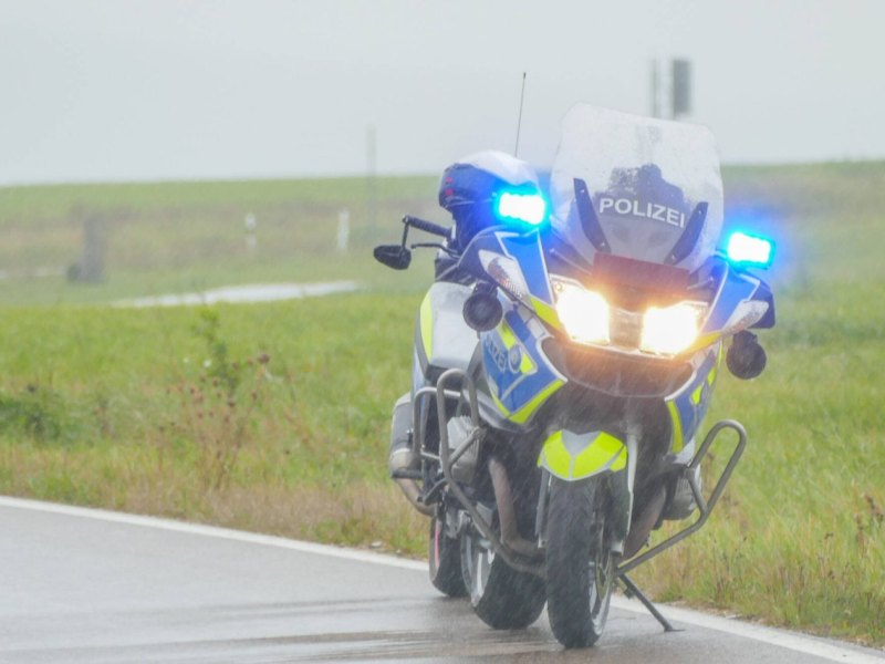 polizei motorrad feld
