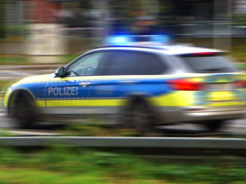 polizei streifenwagen einsatz verfolgungsfahrt blaulicht