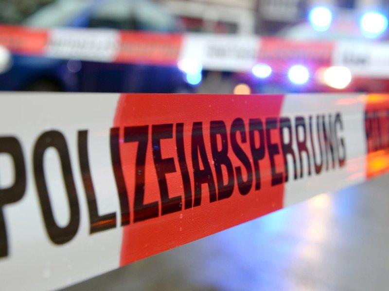 polizeiabsperrung blaulicht flatterband.jpg