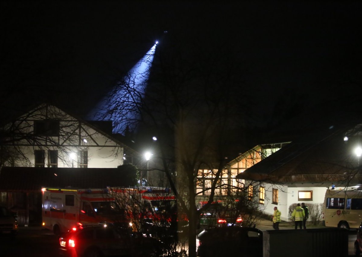 polizeihubschrauber polizei hubschrauber suche nacht nachts dunkel abend abends