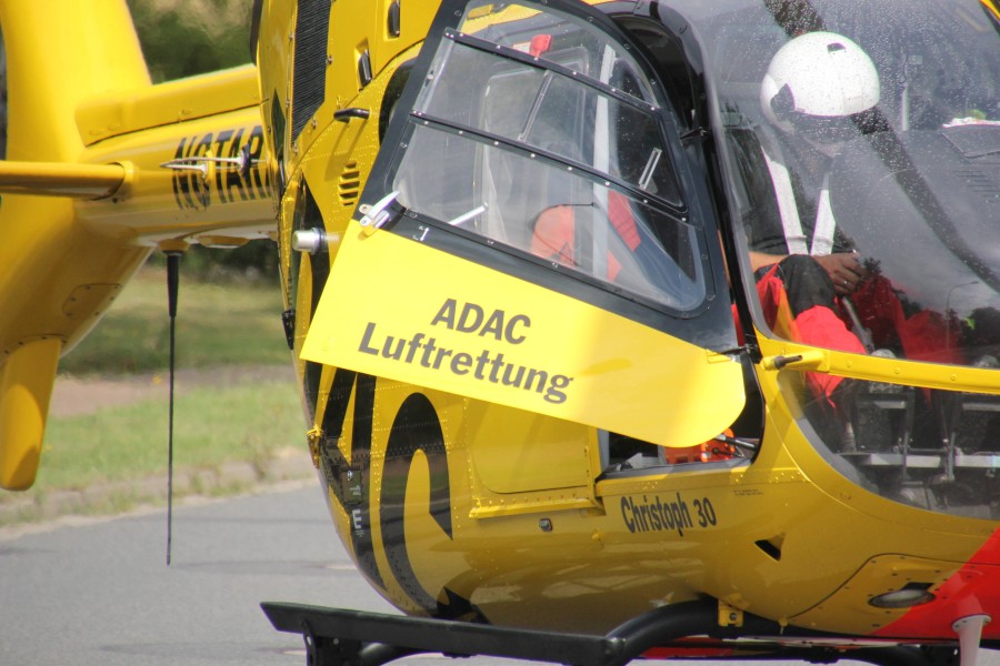 Nach einem schweren Unfall im Harz ist ein Motorradfahrer per Rettungshubschrauber ins Krankenhaus geflogen worden. (Symbolbild)