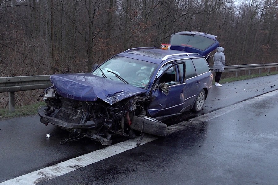 Auf der A36 hat es am Mittwochmorgen bei Wolfenbüttel ordentlich gekracht. Gleich vier Fahrzeuge waren in den Unfall involviert. 