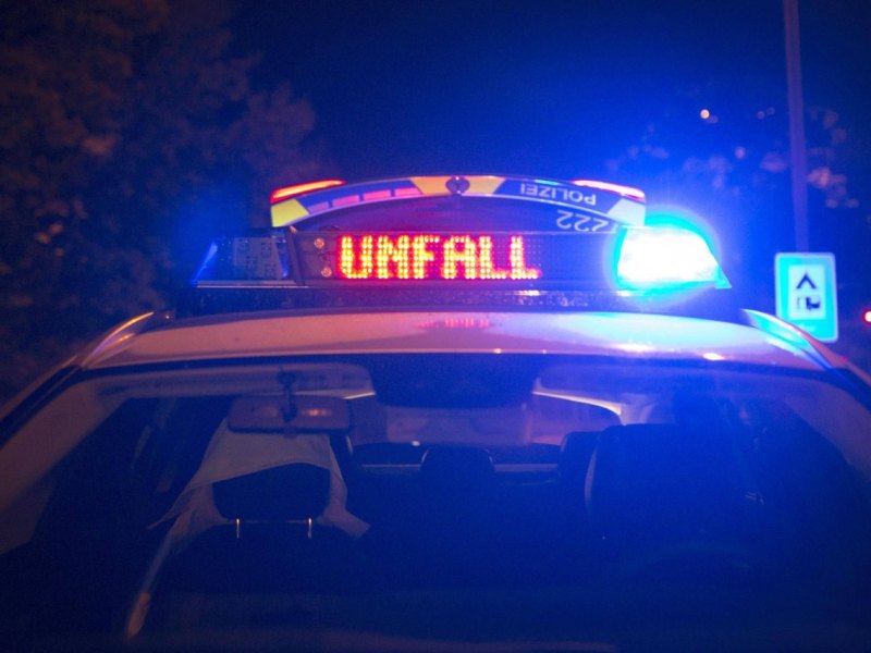 unfall blaulicht nacht nachts polizei streifenwagen