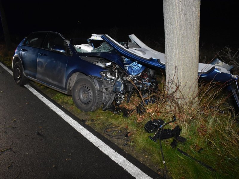 unfall gifhorn ahnsen baum vw golf