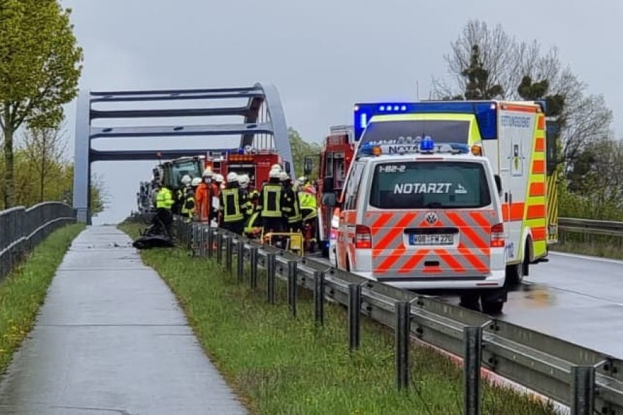 Dutzende Rettungskräfte kümmerten sich um den Schwerverletzten. 