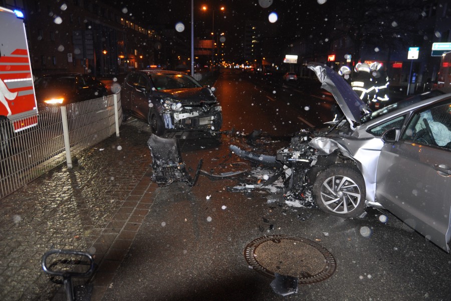 Beide Autos waren nach dem Autos ein Fall für die Schrottpresse.