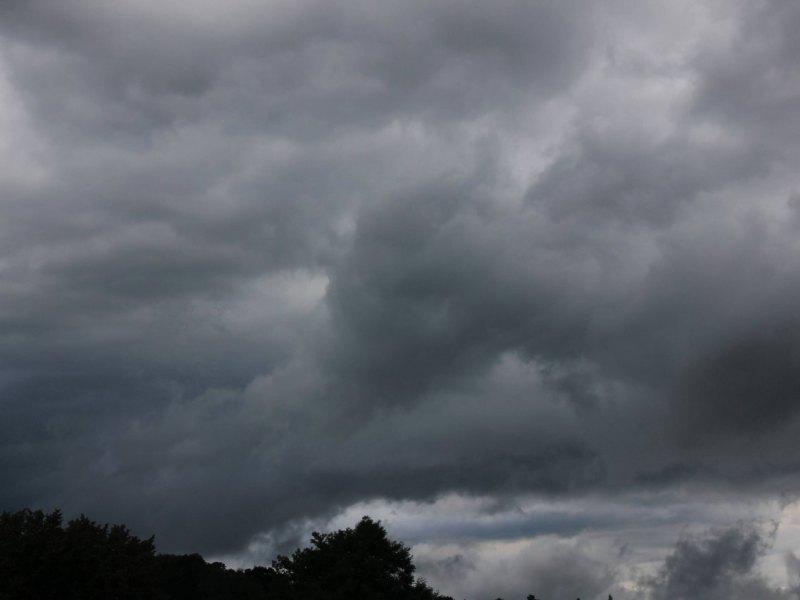 unwetter dunkle wolken gewitter salzgitter niedersachsen