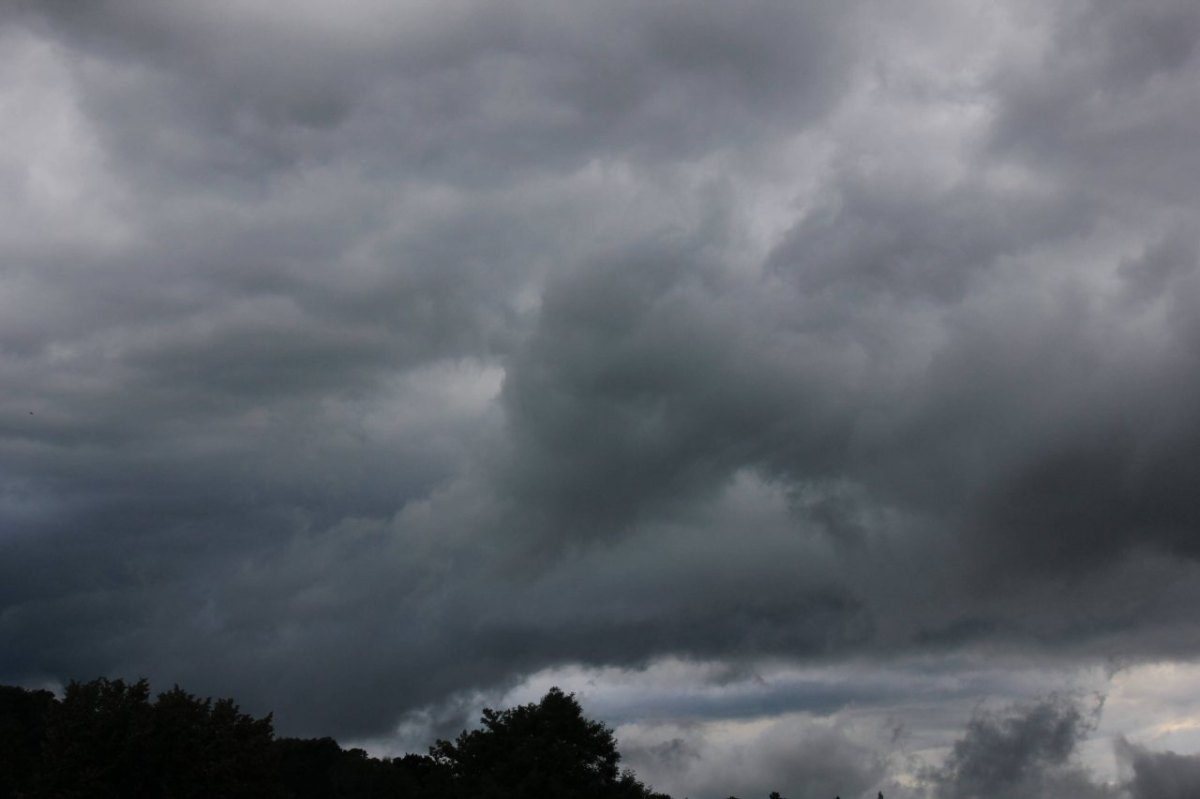 unwetter dunkle wolken gewitter salzgitter niedersachsen