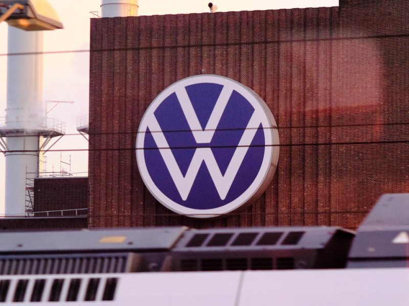 vw logo werk wolfsburg mangel