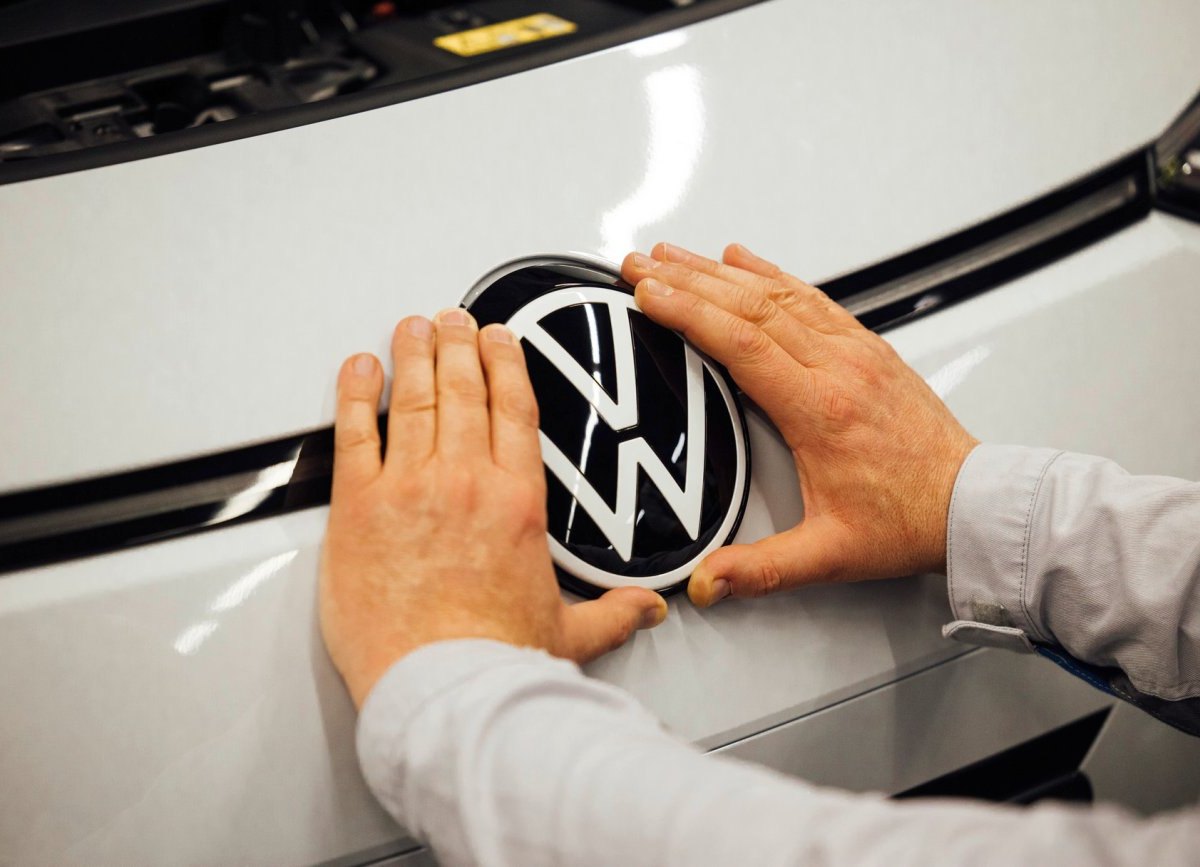 vw zwickau werk logo neu hände