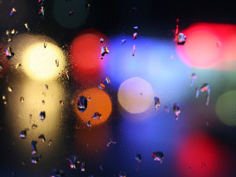 wetter niedersachsen silvester neujahr regen fenster scheibe bunte farben