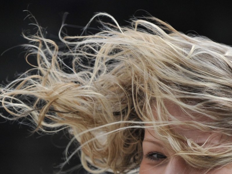 wind sturm frau haare