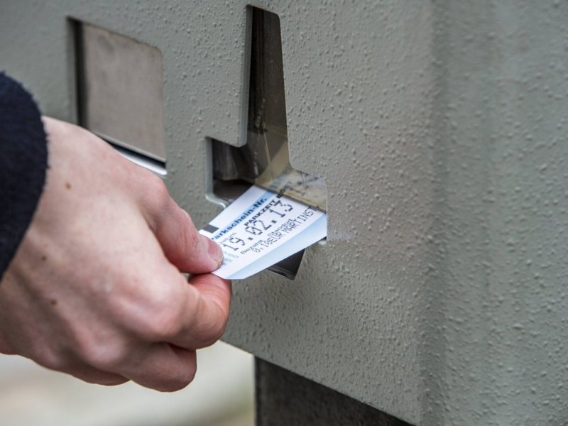 wolfenbüttel parkschein frau parkticket