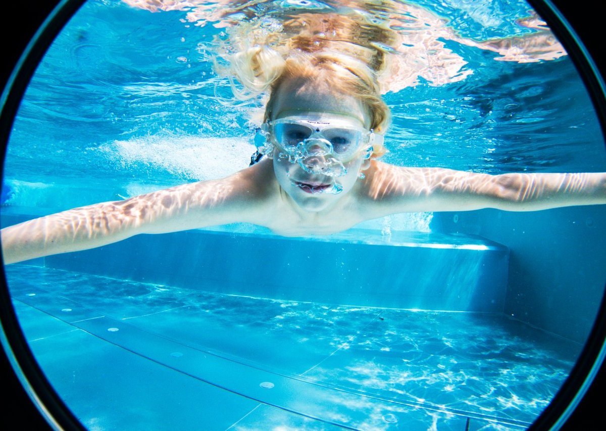 wolfsburg bäder freibäder schwimmbäder freibad almke fallersleben vw bad hallenbahd sandkamp junge taucht